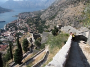 Czarnogóra - Kotor - zaczynamy zdobywanie murów obronnych - schodki ii schodki - nie było im końca 