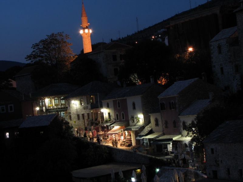 Bośnia i Hercegowina - Mostar - życie nocne należy do klimaciarskich  